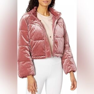 Alo Yoga Rosewood Insulated Velvet Puffer Jacket
Women Plush Crop Quilted size M
